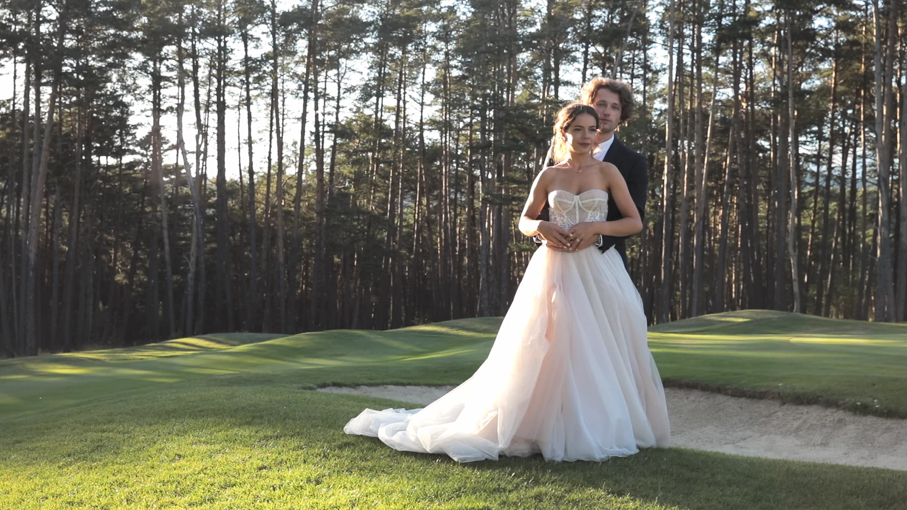 Portrait of Marie and Thomas on their wedding day